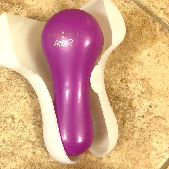 Clarisonic Mia 2 Facial Cleansing Tool - Picture 1 of 3